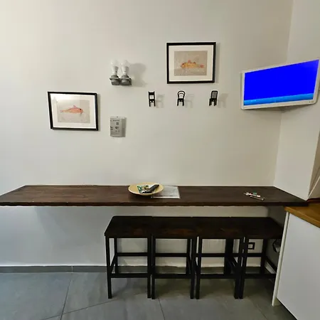 Charlotte House * Napoli