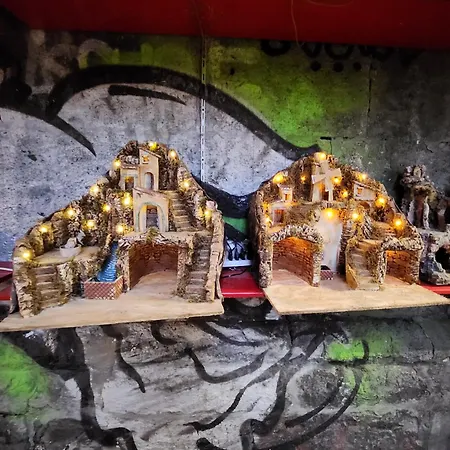 Charlotte House Neapel