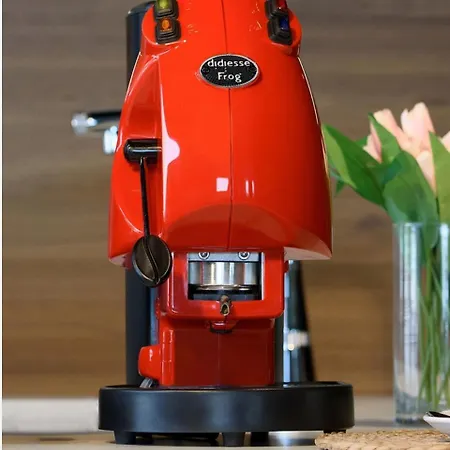 Charlotte House Neapel